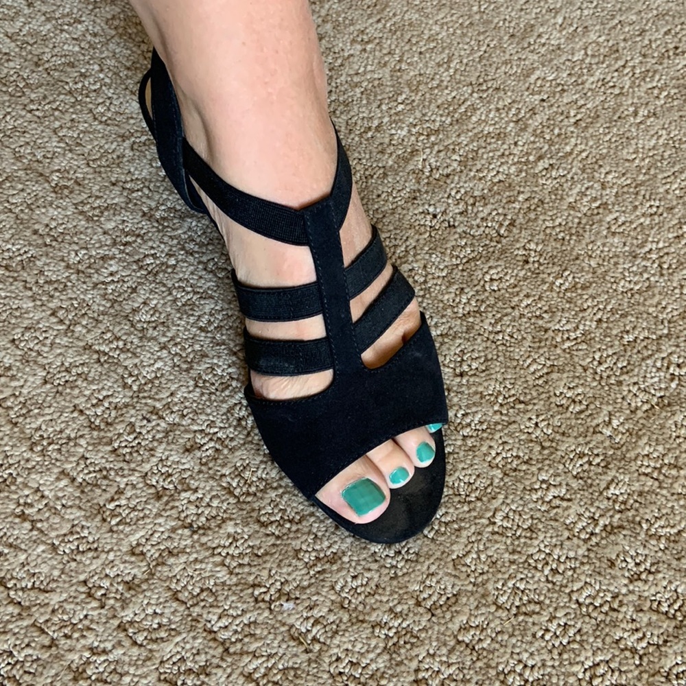 Impo Stretch black Strappy kitten heels 9.5